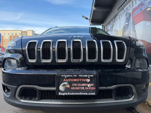 Used 2017 Jeep Cherokee Limited AWD/4WD image 5