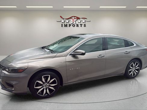 Used 2017 Chevrolet Malibu LT w/ Leather Package FWD image 2