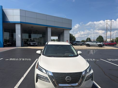 Used 2023 Nissan Rogue SV FWD image 8