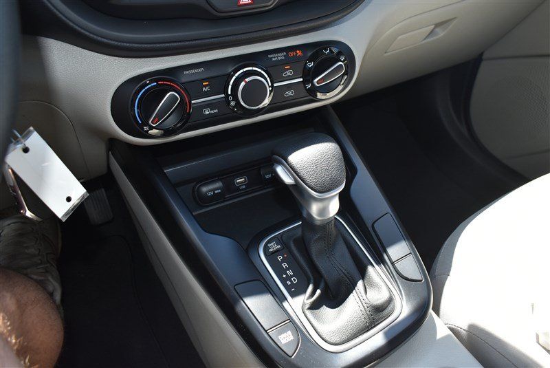 Used 2025 Kia Soul LX w/ LX Technology Package FWD image 18