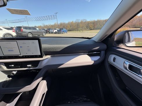 New 2026 Ford Explorer Active w/ Active Comfort Package image 31