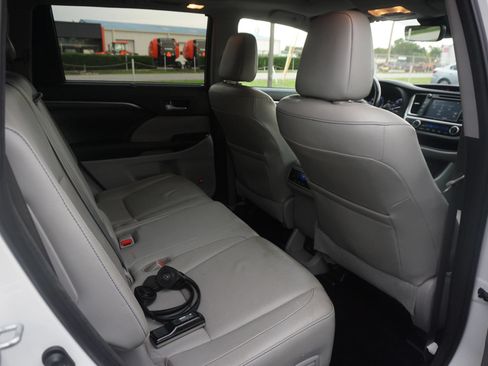 Used 2017 Toyota Highlander Limited AWD/4WD image 21