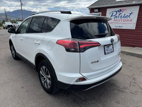 Used 2018 Toyota RAV4 XLE AWD/4WD image 3