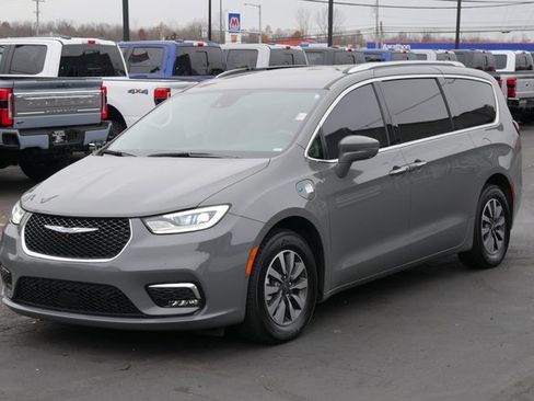 Used 2021 Chrysler Pacifica Touring-L image 7