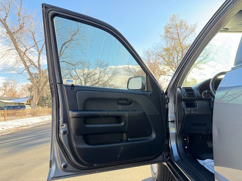 Used 2005 Honda CR-V EX image 10