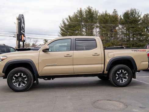 Used 2020 Toyota Tacoma TRD Off-Road w/ Technology Package image 3