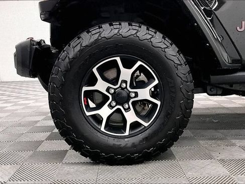 Used 2022 Jeep Wrangler Unlimited Rubicon w/ Dual Top Group AWD/4WD image 9
