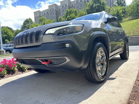 Used 2022 Jeep Cherokee Trailhawk w/ Comfort/Convenience Group AWD/4WD image 9