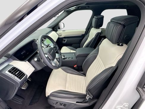 Used 2024 Land Rover Discovery Dynamic SE AWD/4WD image 18