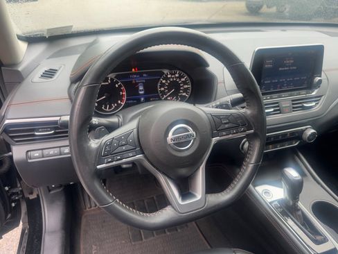 Used 2022 Nissan Altima 2.5 SR w/ Midnight Edition Package AWD/4WD image 13