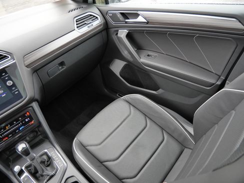 Certified 2022 Volkswagen Tiguan SEL R-Line AWD/4WD image 11