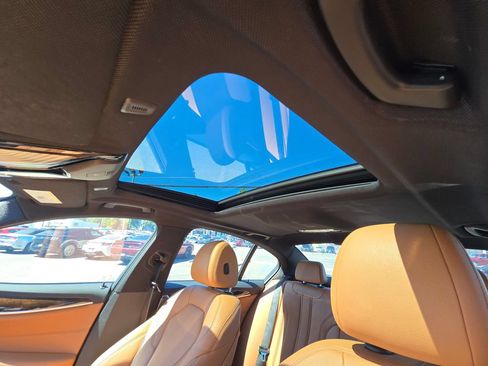 Used 2018 BMW 530e RWD image 23
