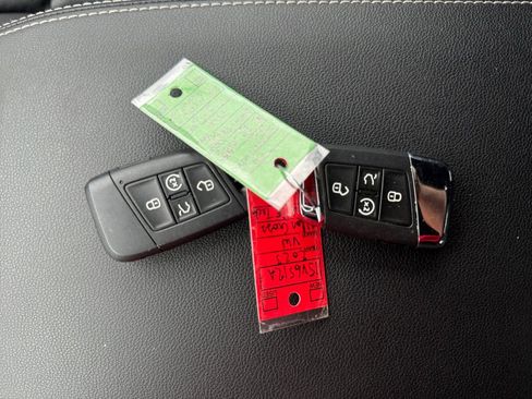 Used 2023 Volkswagen Atlas Cross Sport SE image 34