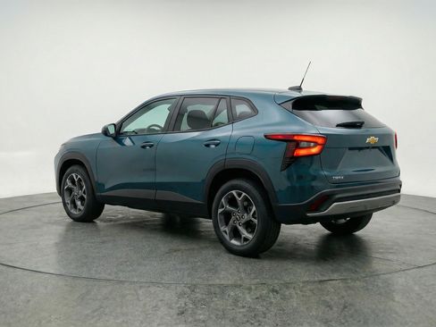 Used 2025 Chevrolet Trax LT image 6