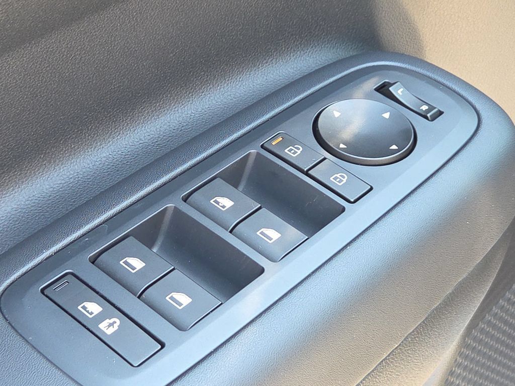 Used 2026 Hyundai Santa Fe SE FWD image 17
