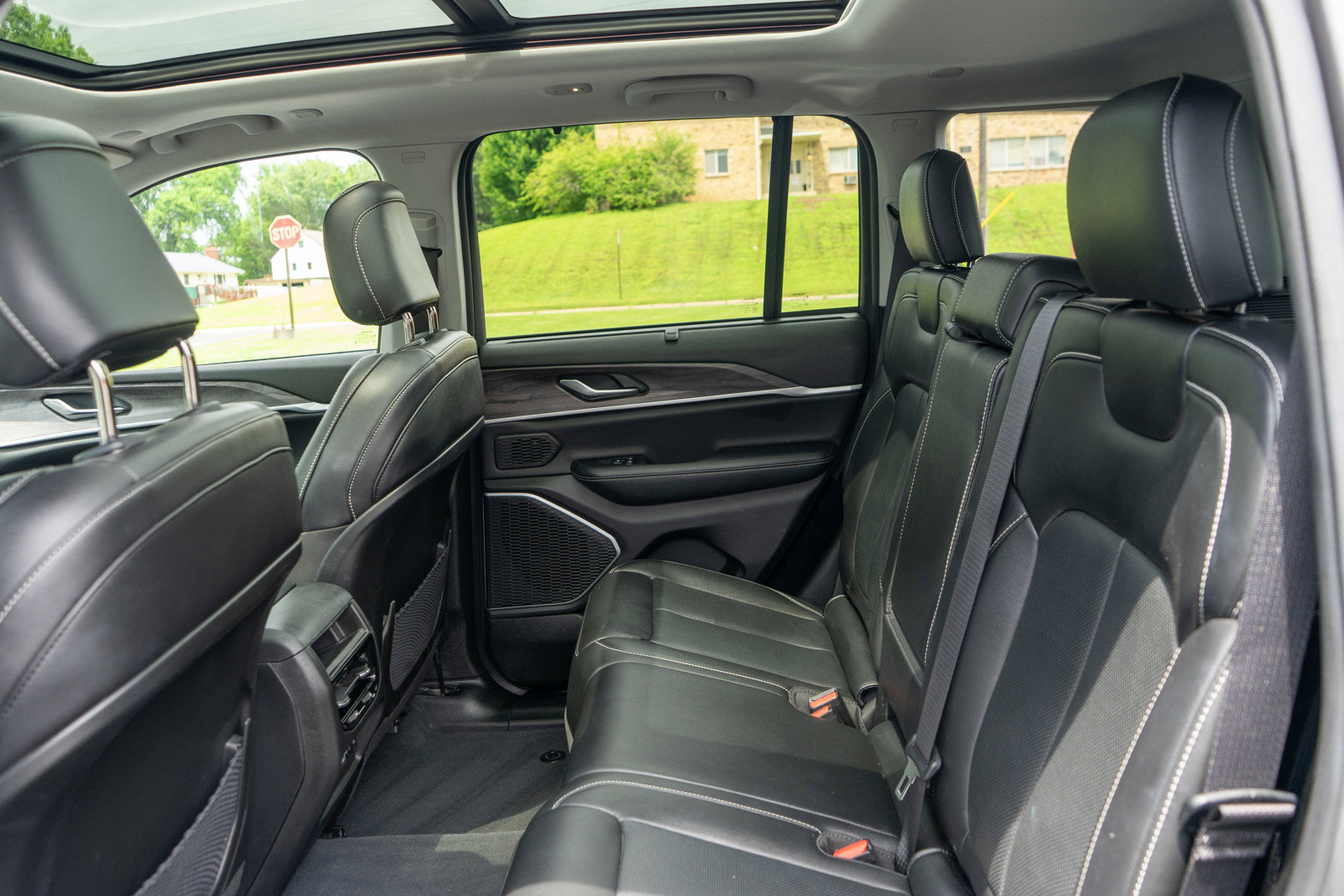 Used 2023 Jeep Grand Cherokee 4WD 4xe w/ Luxury Tech Group II image 33