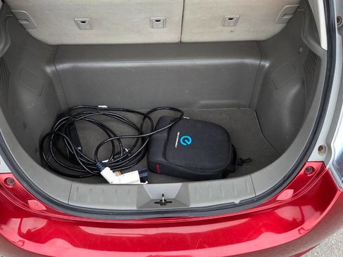 Used 2012 Nissan Leaf SV image 31