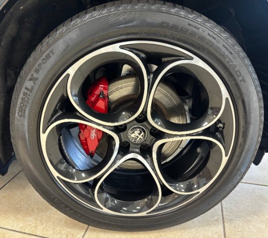 Used 2023 Alfa Romeo Stelvio Veloce AWD/4WD image 24
