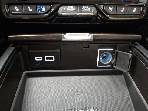 Used 2022 GMC Yukon Denali AWD/4WD image 32