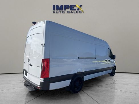 Used 2025 Mercedes-Benz Sprinter 2500 image 5