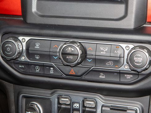 Used 2020 Jeep Gladiator Rubicon w/ Trailer Tow Package image 23