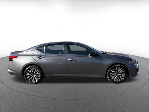 Used 2025 Nissan Altima 2.5 SV FWD image 16