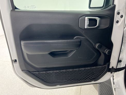 Used 2021 Jeep Wrangler Unlimited Sport image 19