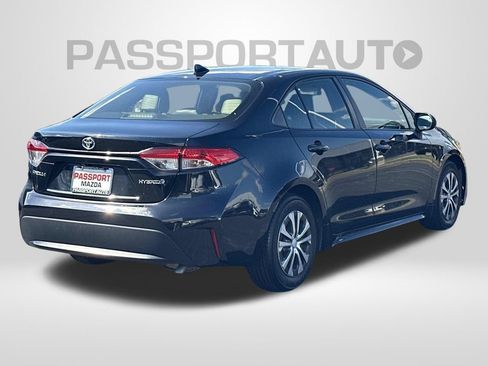 Used 2022 Toyota Corolla LE w/ Premium Interior Package FWD image 5