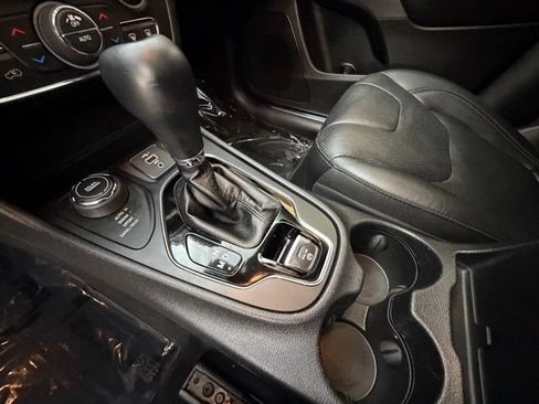 Used 2020 Jeep Cherokee Limited AWD/4WD image 21