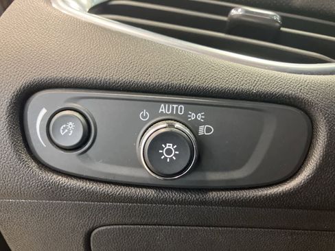 Used 2019 Chevrolet Malibu Premier image 17