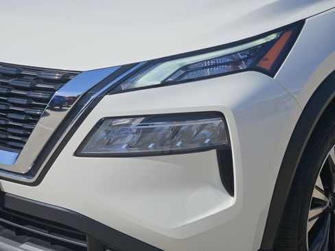 Used 2023 Nissan Rogue SV FWD image 12