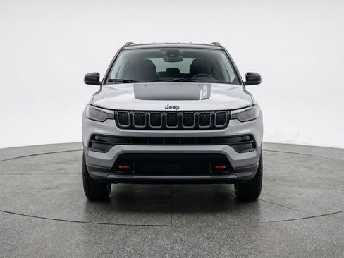 Used 2025 Jeep Compass Trailhawk image 2