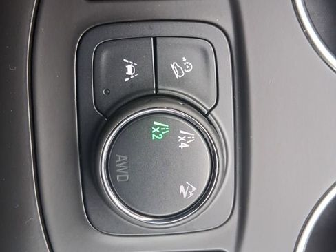 Used 2023 GMC Terrain SLT image 24