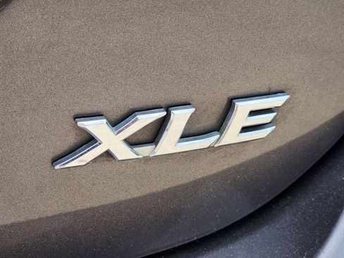 Used 2024 Toyota Camry XLE FWD image 13