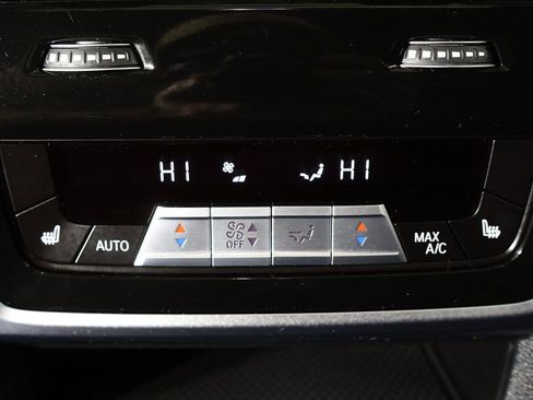 Used 2021 BMW X6 xDrive40i w/ Premium Essential Package image 41