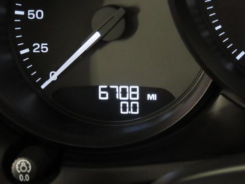 Certified 2025 Porsche Macan AWD/4WD image 18