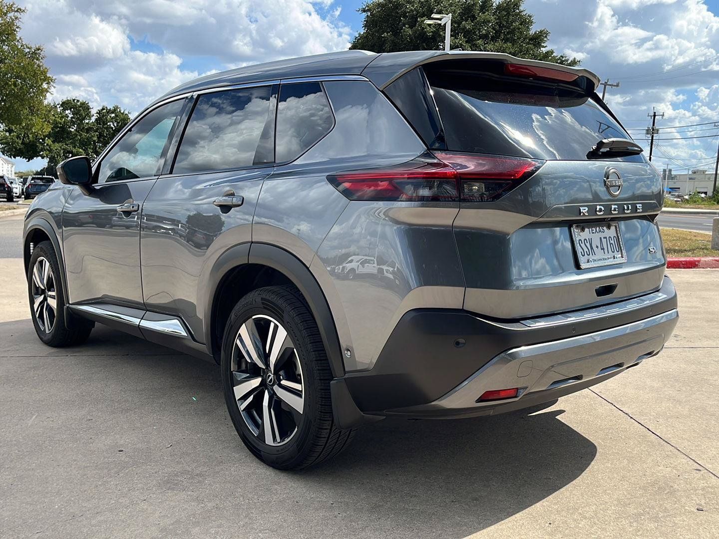 Used 2023 Nissan Rogue SL w/ SL Premium Package FWD image 7