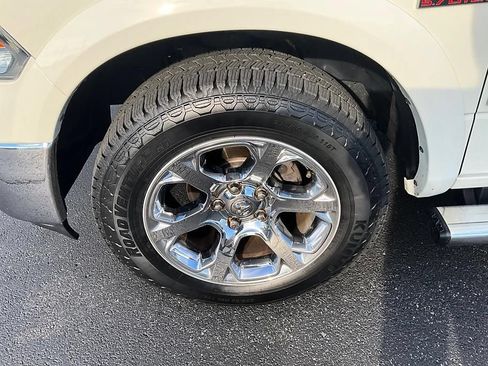 Used 2018 RAM 1500 Laramie w/ Convenience Group AWD/4WD image 12
