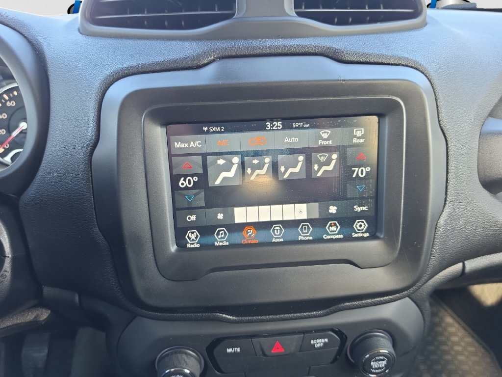 Used 2018 Jeep Renegade Latitude AWD/4WD image 22