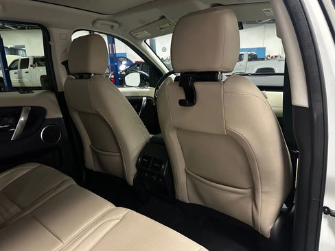 Used 2021 Land Rover Discovery Sport SE AWD/4WD image 19