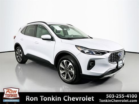 Used 2025 Ford Escape Platinum image 1