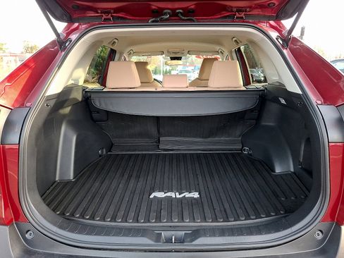 Certified 2021 Toyota RAV4 XLE image 28