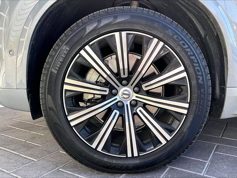 Used 2024 Volvo XC90 B6 Plus image 9