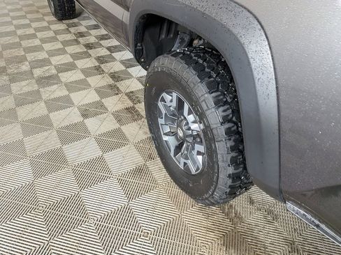 Used 2018 Toyota Tacoma TRD Off-Road w/ Technology Package AWD/4WD image 14