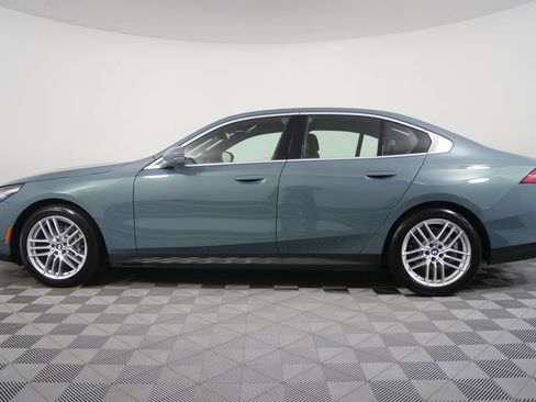 Certified 2024 BMW 530i xDrive w/ Premium Package AWD/4WD image 2