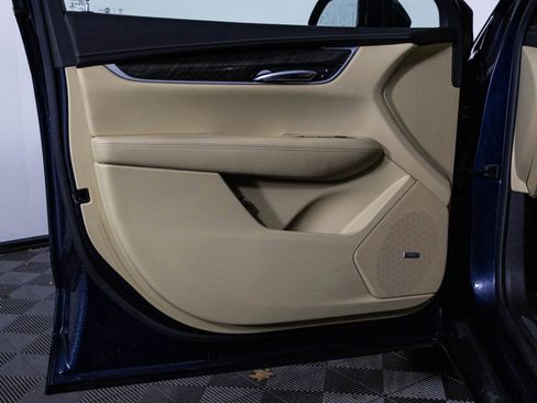 Used 2017 Cadillac XT5 FWD image 32