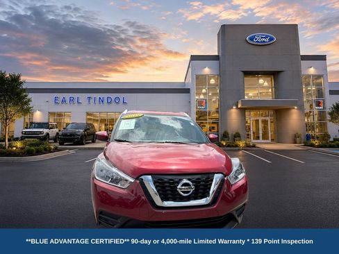 Used 2018 Nissan Kicks SV FWD image 2