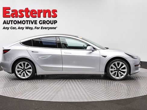 Used 2018 Tesla Model 3 Mid Range RWD image 4