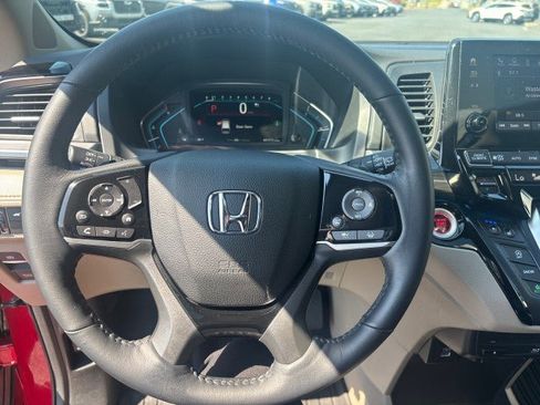 Used 2022 Honda Odyssey Elite image 17