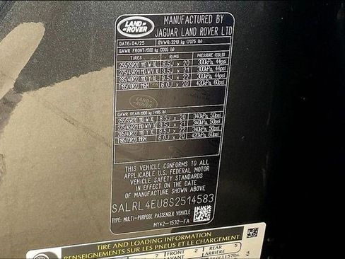 New 2025 Land Rover Discovery Dynamic SE image 8